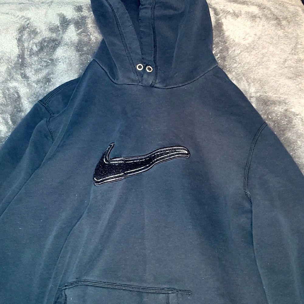 2000s black nike hoodie carpet patch logo